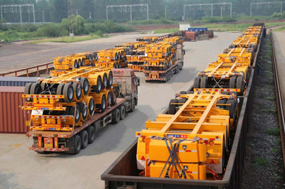 中集通華百臺(tái)數(shù)模化集裝箱運(yùn)輸車(chē)批量交付，引領(lǐng)智慧物流新篇章